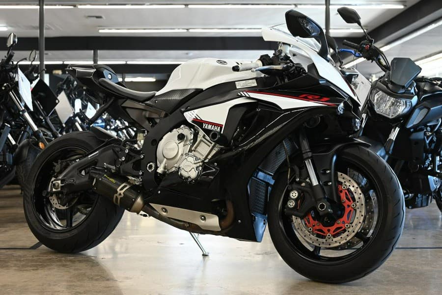 2016 Yamaha R1S